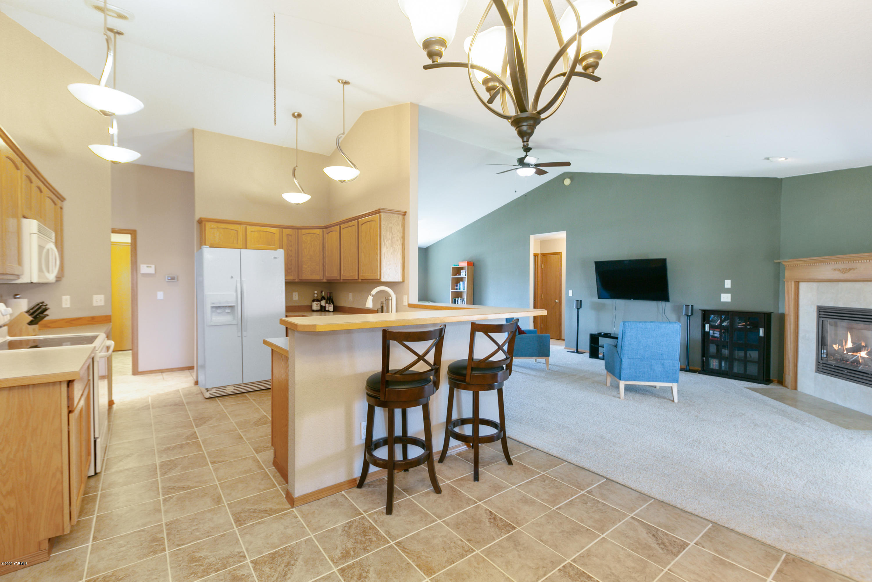 681 Red Tail Road Yakima, WA 98908 - Photo 11 of 21 a large kitchen with a table and chairs