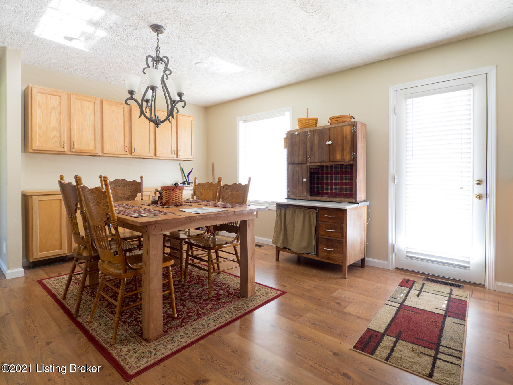 3325 Mt Zion Road Frankfort, KY 40601 - Photo 8 of 25 Dining Room