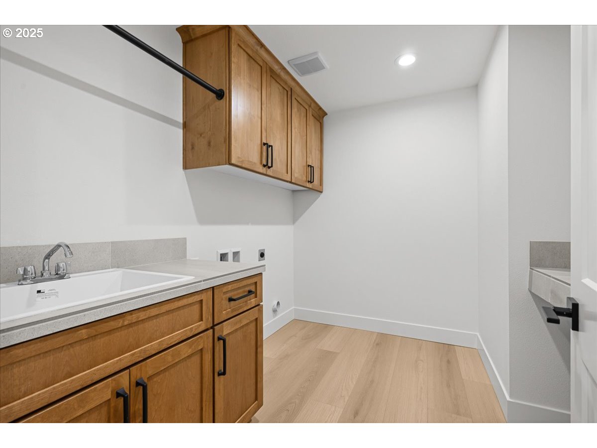 3518 North 11th Circle Ridgefield, WA 98642 - Photo 35 of 44 a bathroom with a sink and a mirror