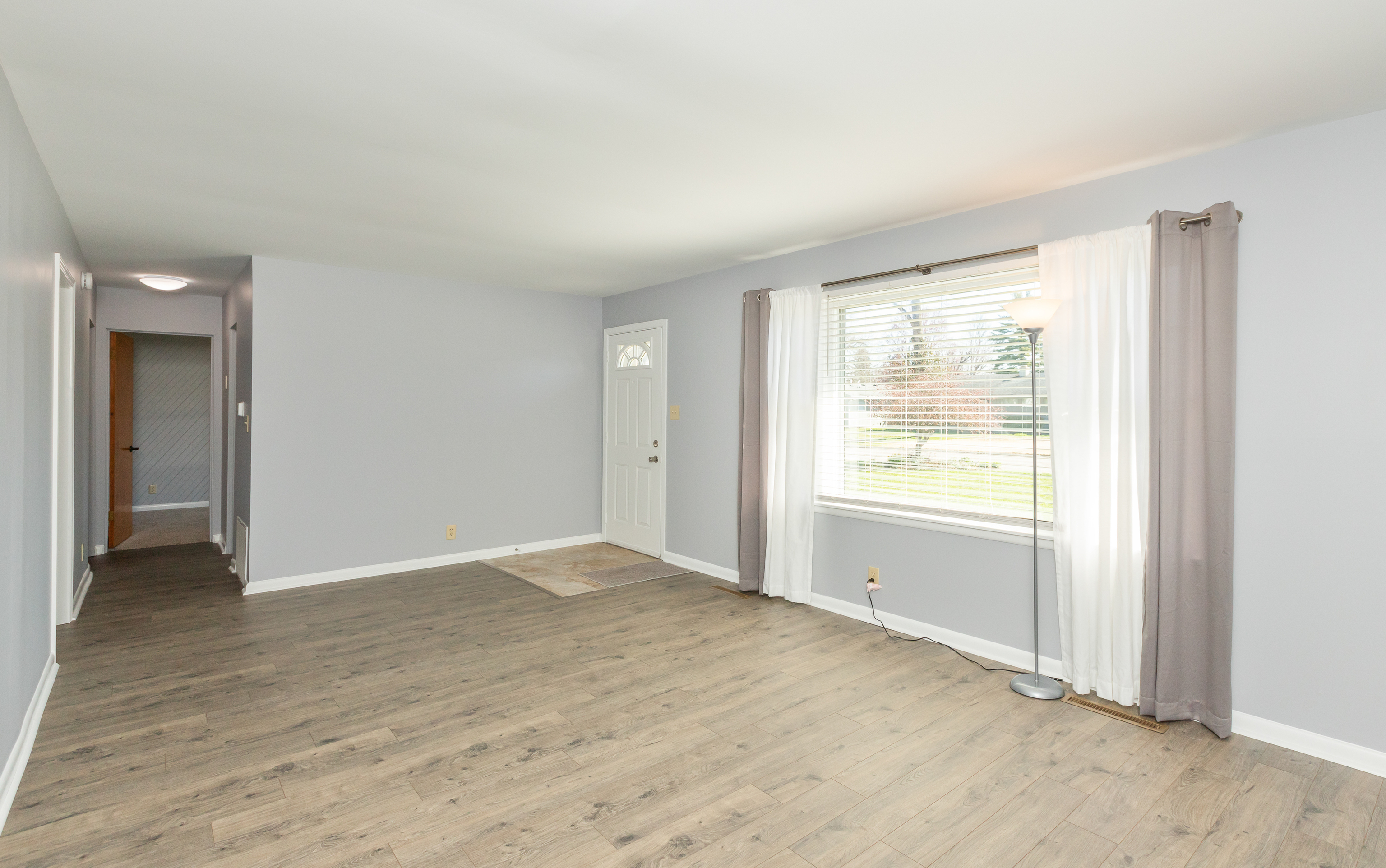 2682 Lafayette Avenue Columbus, IN 47201 - Photo 3 of 29
