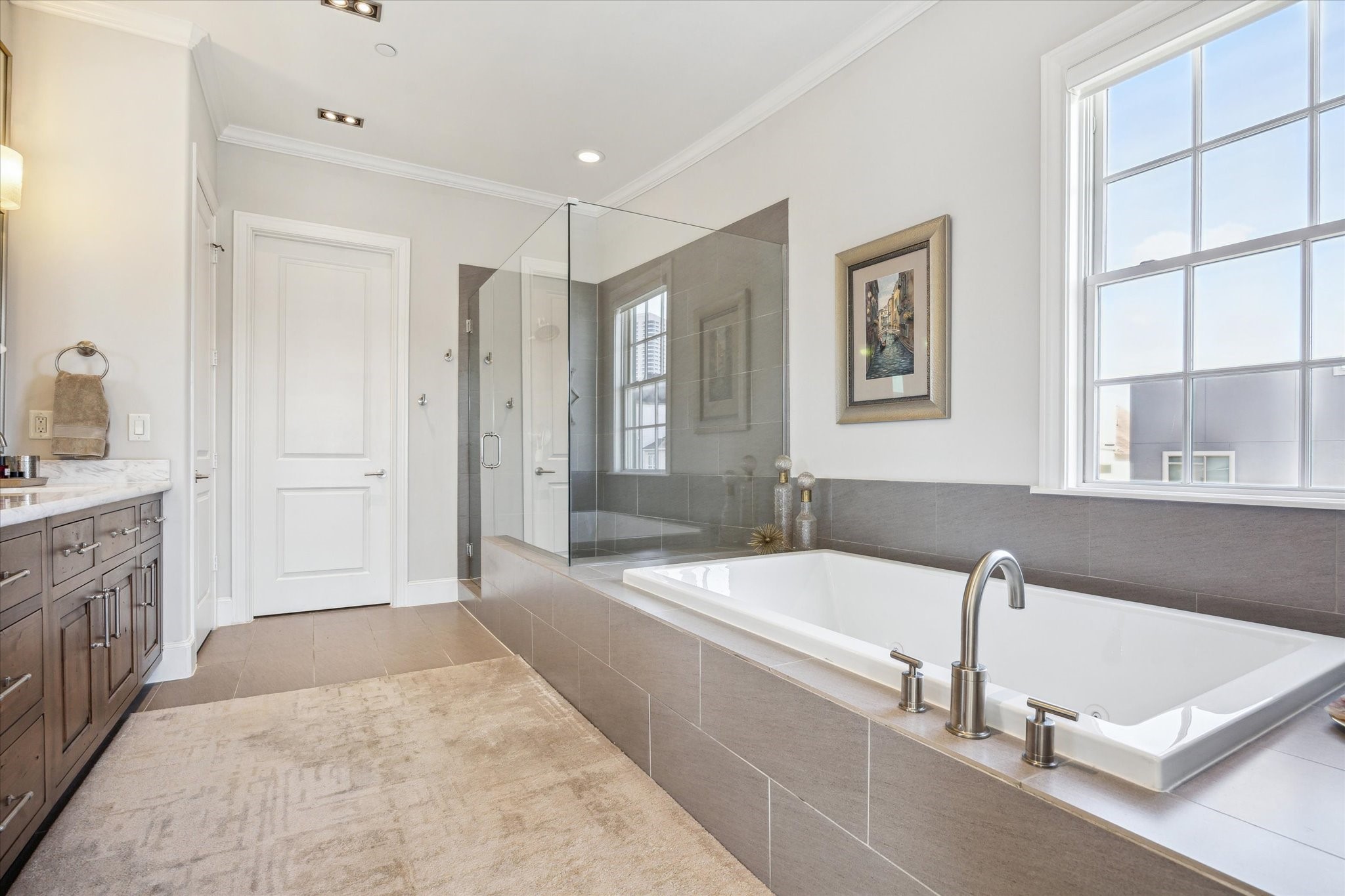 1619 Calumet Street Houston, TX 77004 - Photo 20 of 26 a bathroom with a tub a sink and a large mirror