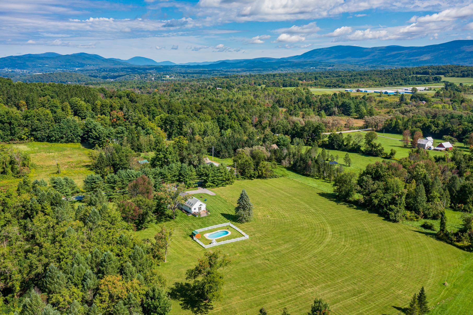 762 Houran Road Bennington, VT 05201 - Photo 3 of 31