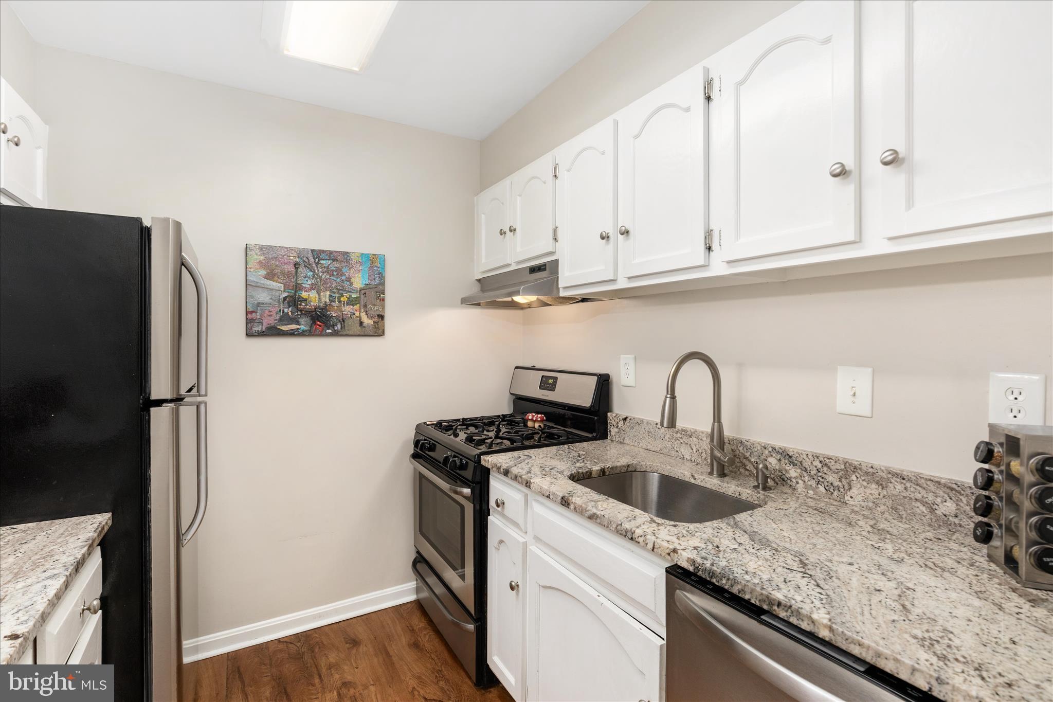 5833 Cove Landing Road, Unit 304 Burke, VA 22015 - Photo 11 of 32