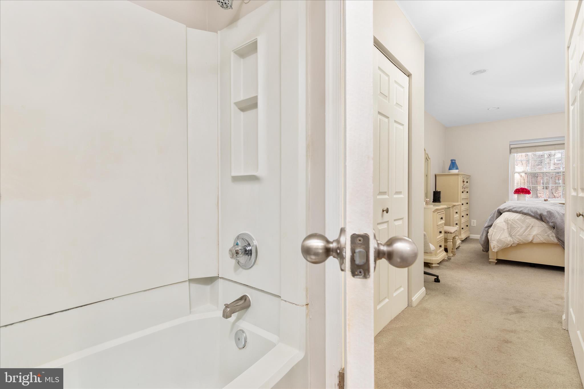 5833 Cove Landing Road, Unit 304 Burke, VA 22015 - Photo 18 of 32