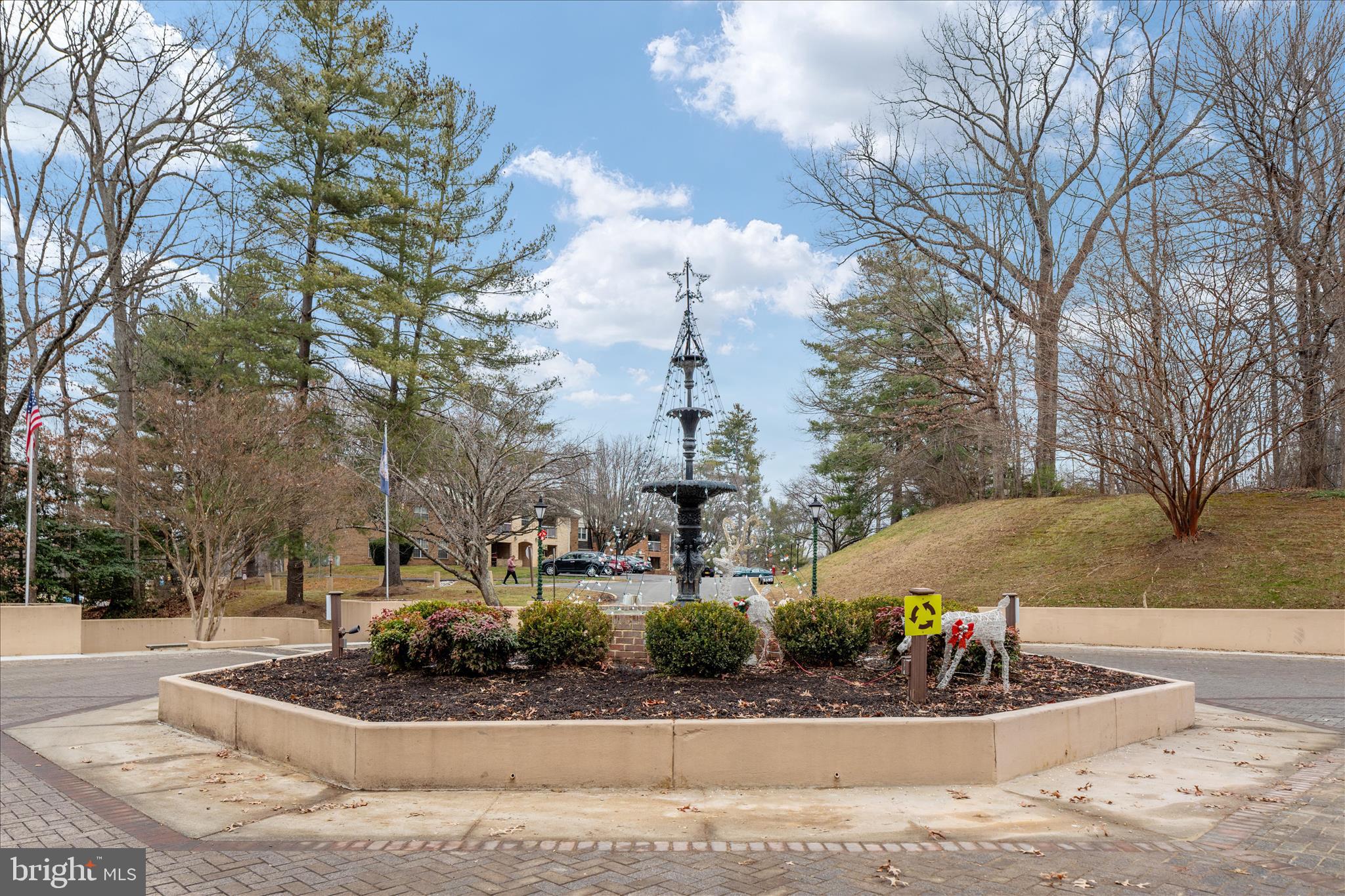 5833 Cove Landing Road, Unit 304 Burke, VA 22015 - Photo 27 of 32