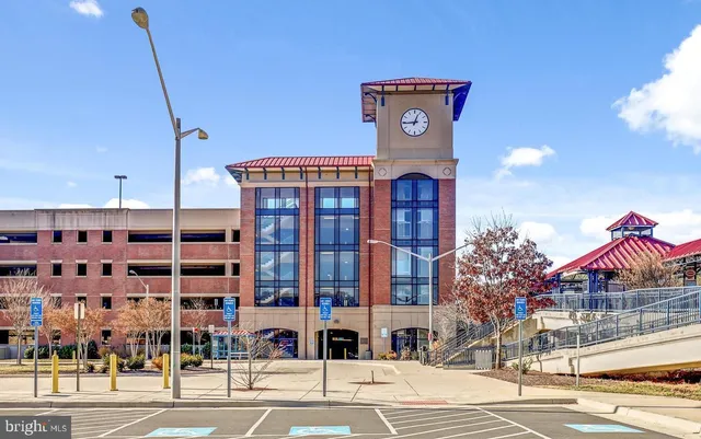 $385,000 | 5833 Cove Landing Road, Unit 304, Burke, VA 22015