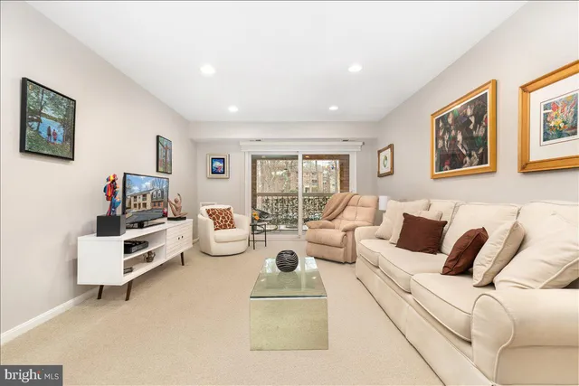 $385,000 | 5833 Cove Landing Road, Unit 304, Burke, VA 22015