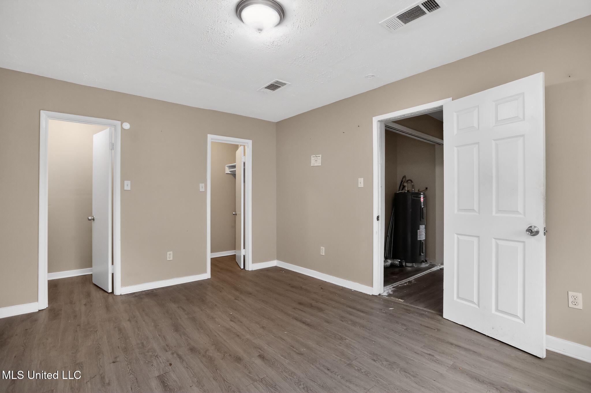 2815 Tara Road Jackson, MS 39212 - Photo 28 of 37 32_2815_Tara_Rd_Jackson_MS_39212-Bedroom