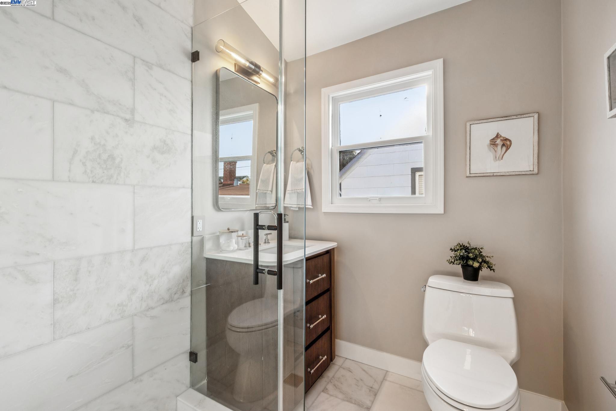 1354 Regent Street Alameda, CA 94501 - Photo 27 of 58