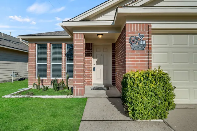 $2,000 | 15938 Wisteria Hill Street, Houston, TX 77073