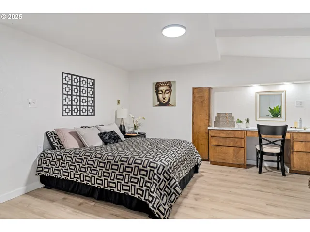 $339,000 | 2080 College Way, Medford, OR 97504