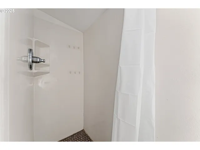 $339,000 | 2080 College Way, Medford, OR 97504