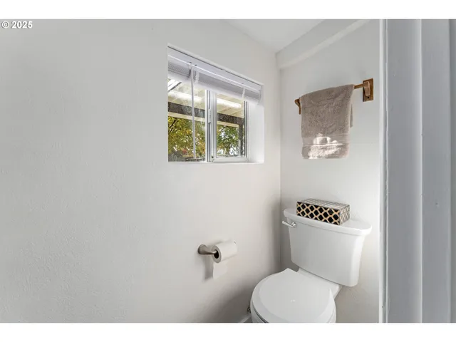 $339,000 | 2080 College Way, Medford, OR 97504