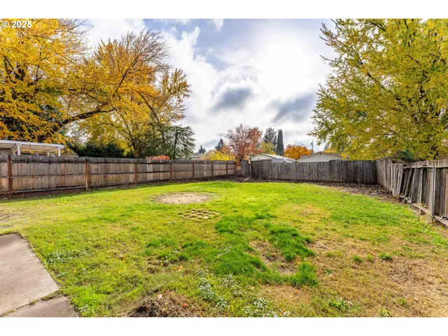 $339,000 | 2080 College Way, Medford, OR 97504