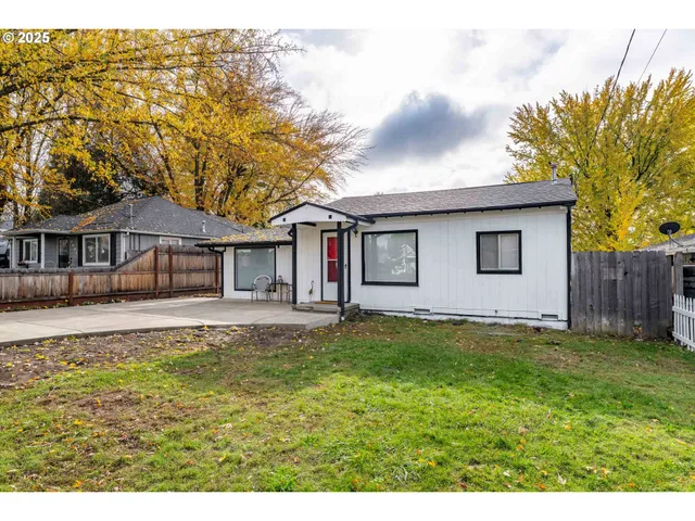 $339,000 | 2080 College Way, Medford, OR 97504