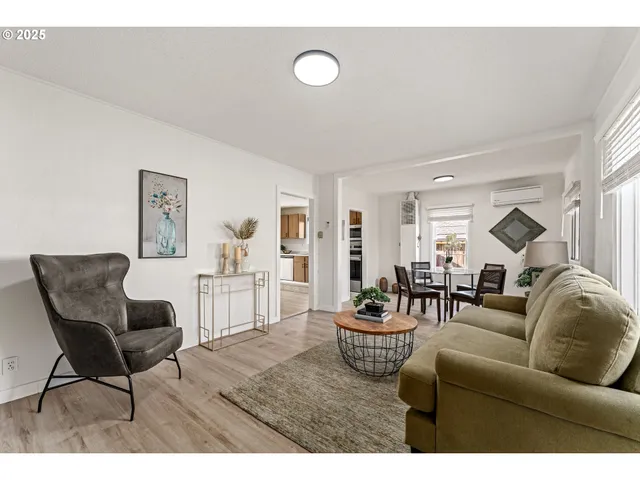 $339,000 | 2080 College Way, Medford, OR 97504