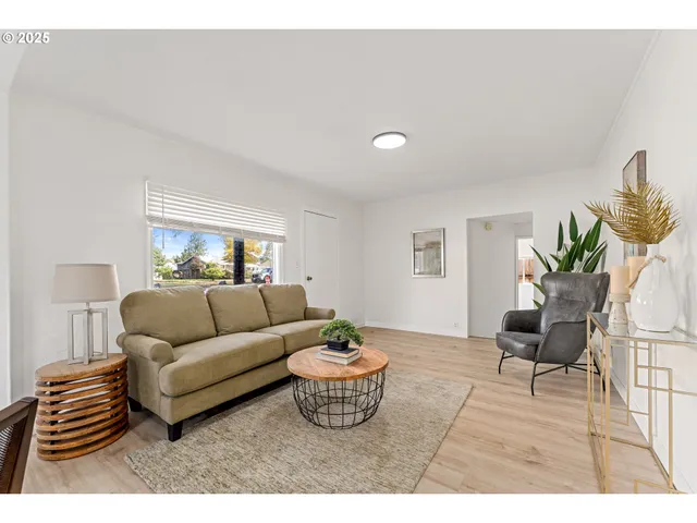 $339,000 | 2080 College Way, Medford, OR 97504