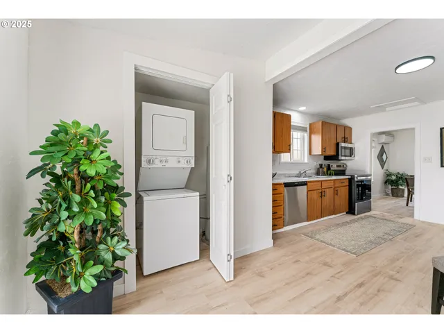 $339,000 | 2080 College Way, Medford, OR 97504