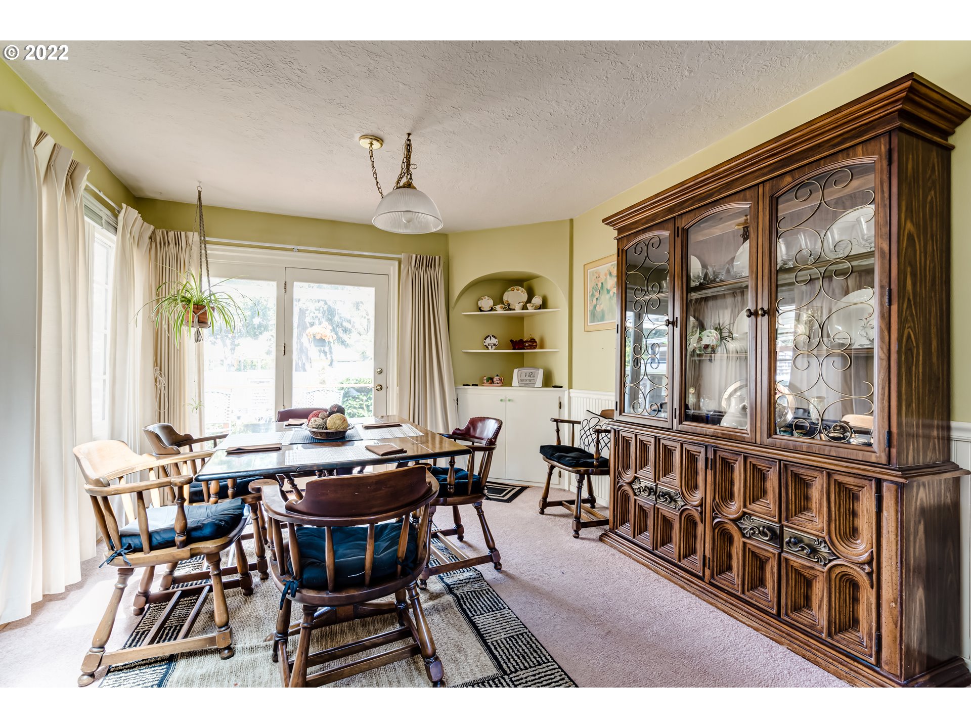 369 Knoop Lane Eugene, OR 97404 - Photo 11 of 32 a view of a dining room with furniture window and outside view