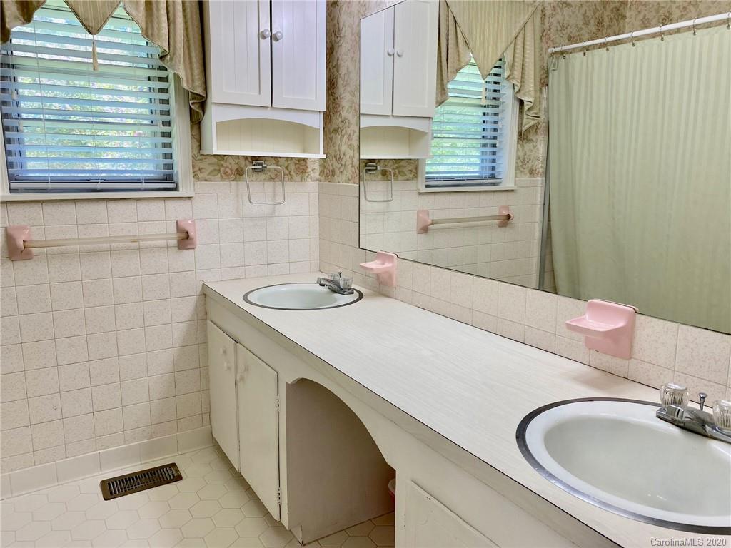 1245 Ashworth Road Marion, NC 28752 - Photo 11 of 24 Gallery Image 11