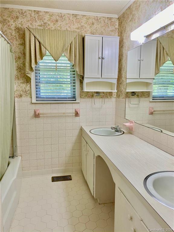 1245 Ashworth Road Marion, NC 28752 - Photo 12 of 24 Gallery Image 12