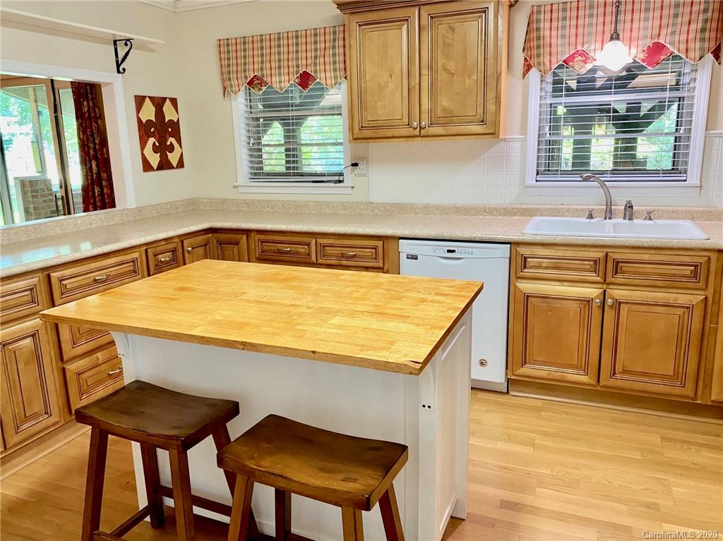 1245 Ashworth Road Marion, NC 28752 - Photo 4 of 24 Gallery Image 4