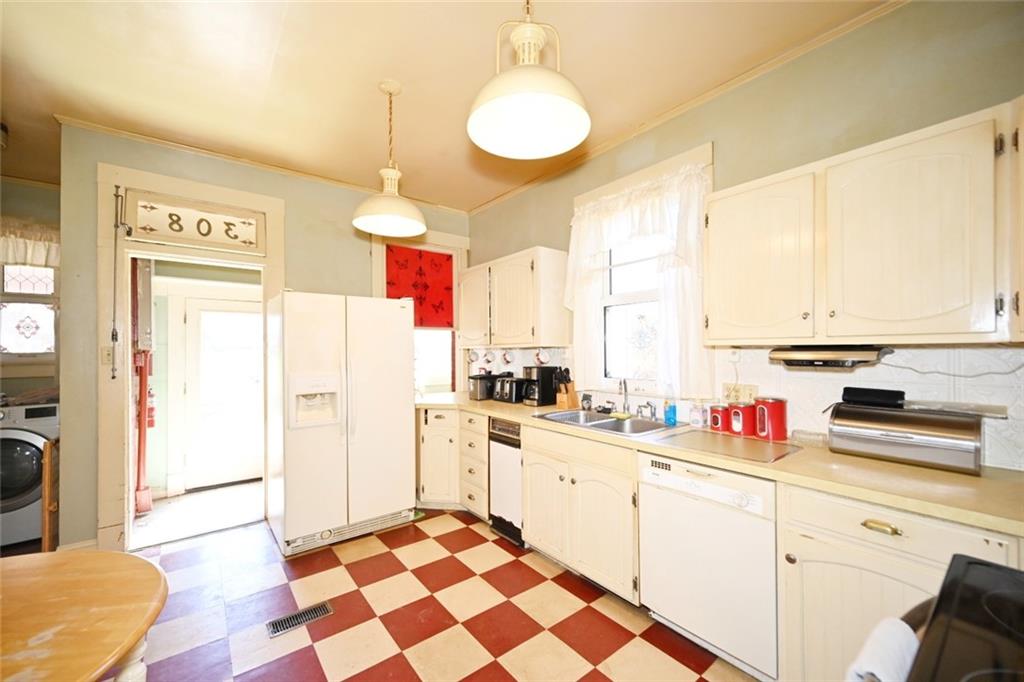 308 R Street Atchison, KS 66002 - Photo 10 of 47