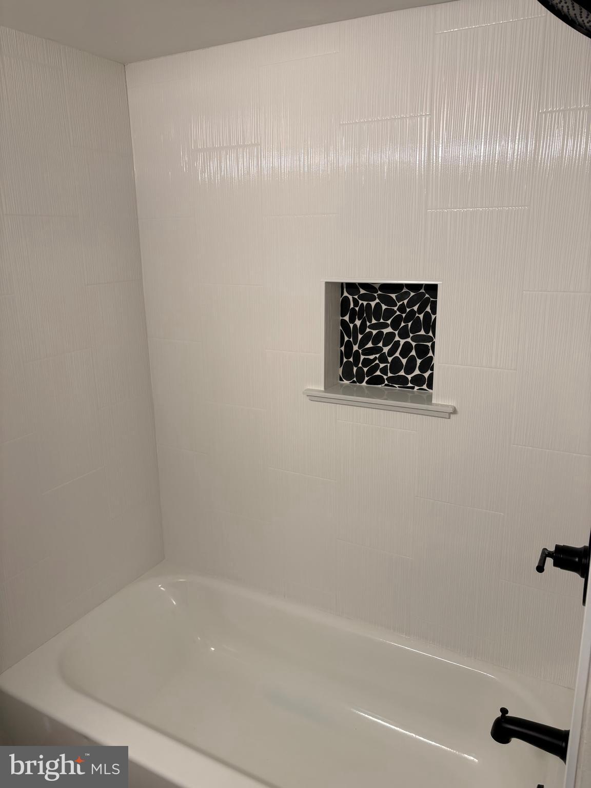 19032 Mills Choice Road, Unit 2 Montgomery Village, MD 20886 - Photo 15 of 20 Hall Bath - Neish for Soap & Shampoo