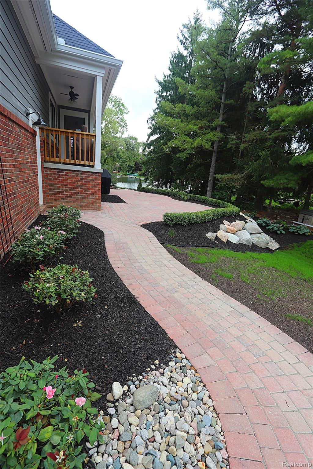 3175 East Commerce Road Commerce Township, MI 48382 - Photo 25 of 31 Professional landscaping