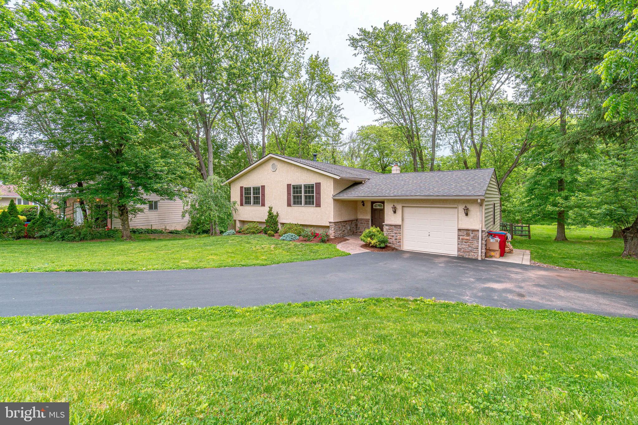 617 Linnet Road Norristown, PA 19403 - Photo 3 of 64 Gallery Image 3