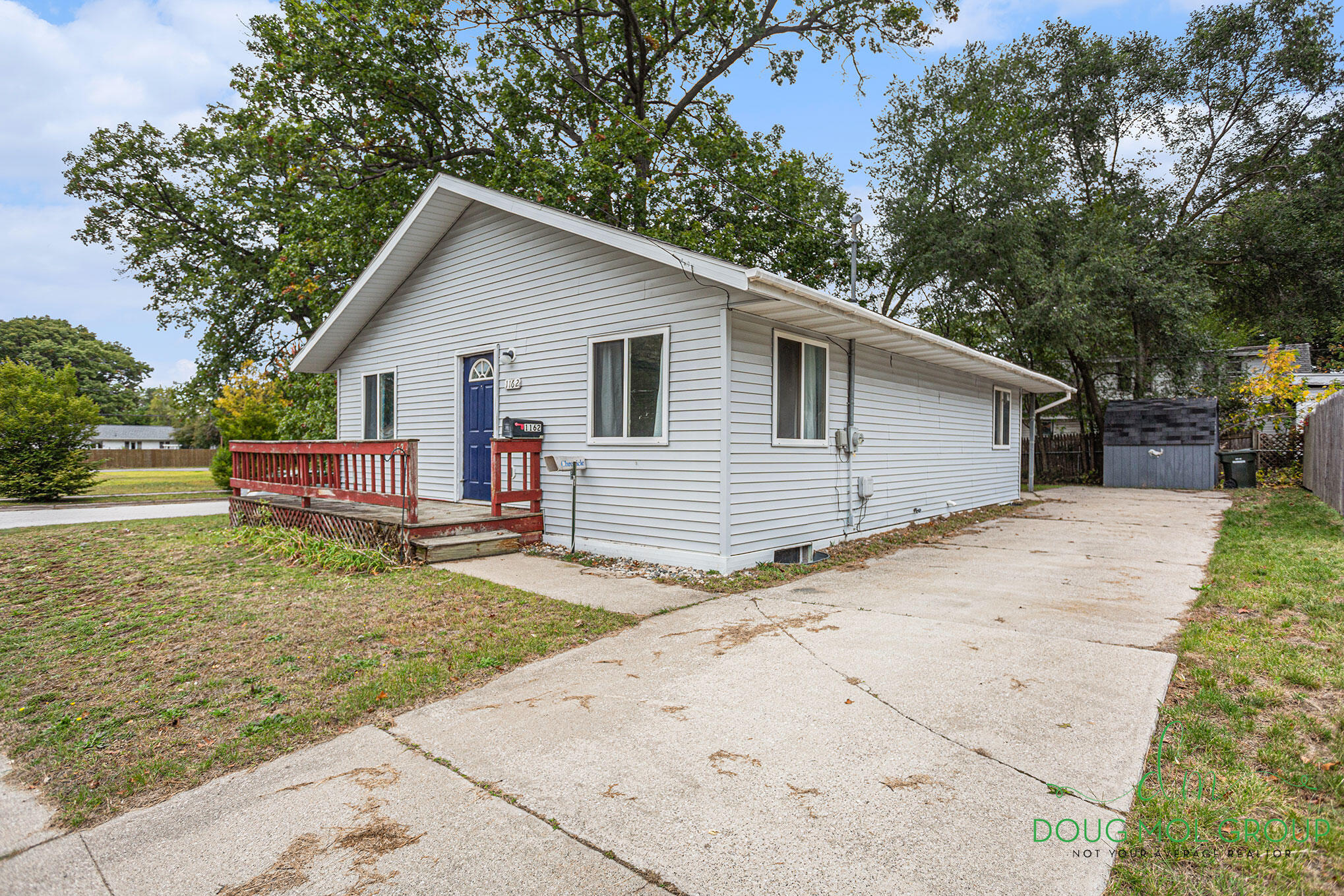 1162 Burton Road Muskegon, MI 49442 - Photo 3 of 29 8L9A6487