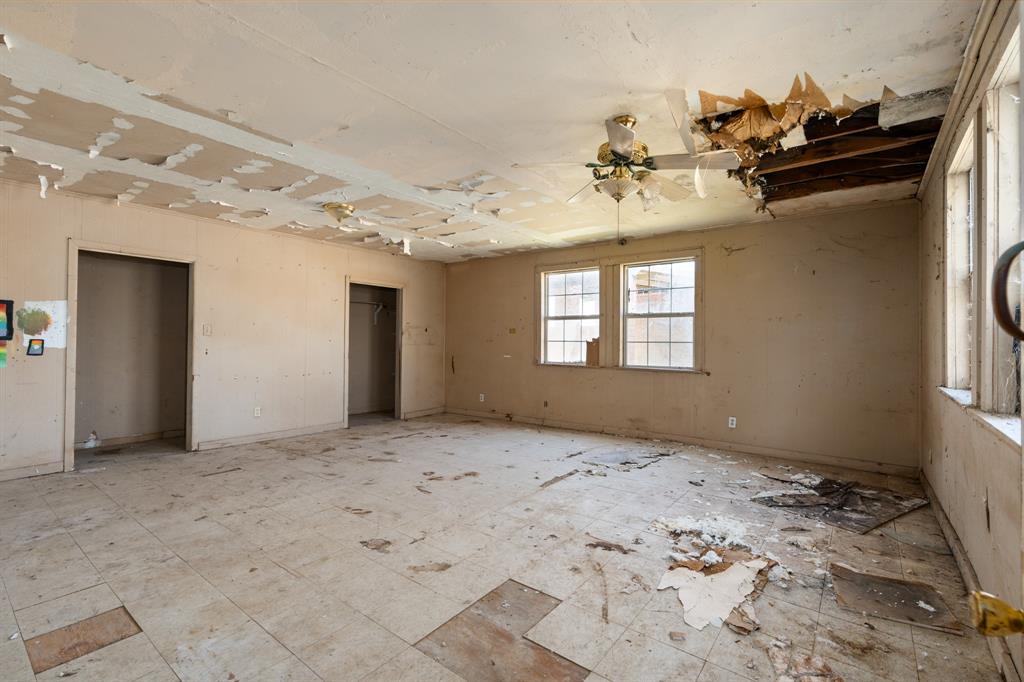 218 North Preston Street Whitney, TX 76692 - Photo 21 of 23 a view of a window in a room
