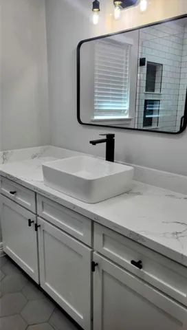 a close view of sink and tap