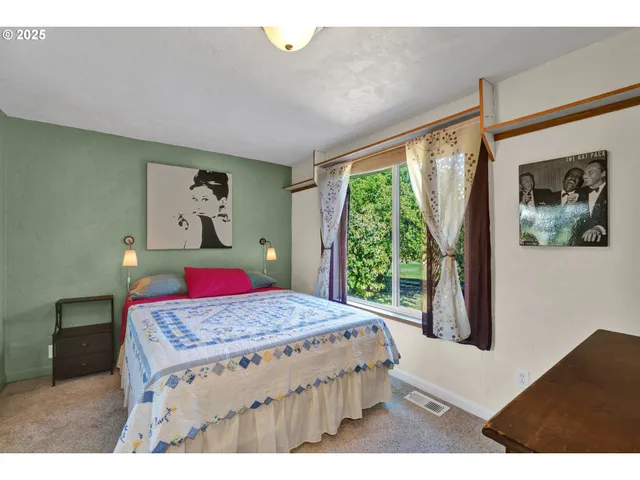 $899,000 | 85131 Cloverdale Road, Creswell, OR 97426