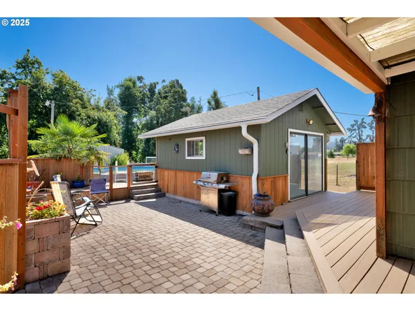 $894,000 | 85131 Cloverdale Road, Creswell, OR 97426