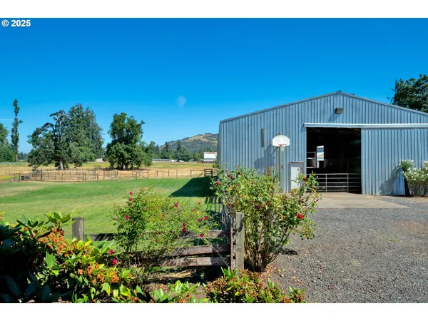 $894,000 | 85131 Cloverdale Road, Creswell, OR 97426
