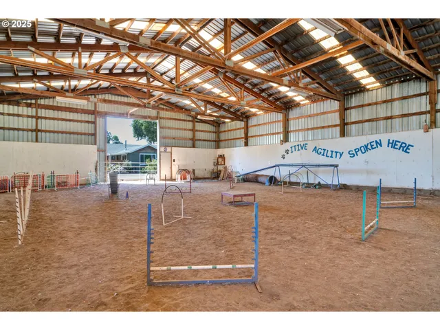 $899,000 | 85131 Cloverdale Road, Creswell, OR 97426