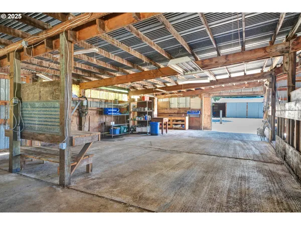 $894,000 | 85131 Cloverdale Road, Creswell, OR 97426