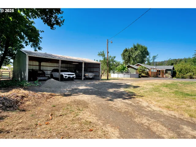 $899,000 | 85131 Cloverdale Road, Creswell, OR 97426