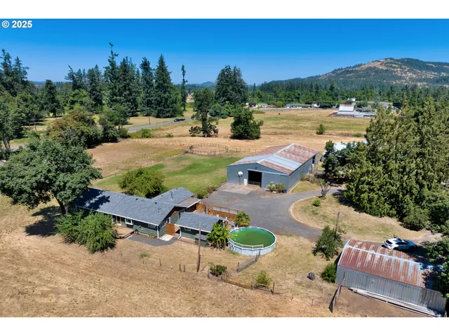 $899,000 | 85131 Cloverdale Road, Creswell, OR 97426