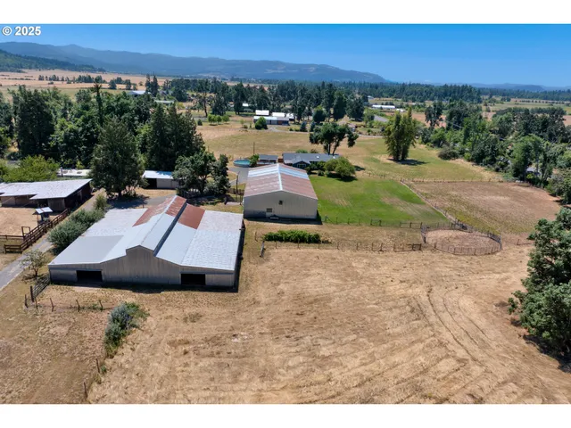 $899,000 | 85131 Cloverdale Road, Creswell, OR 97426
