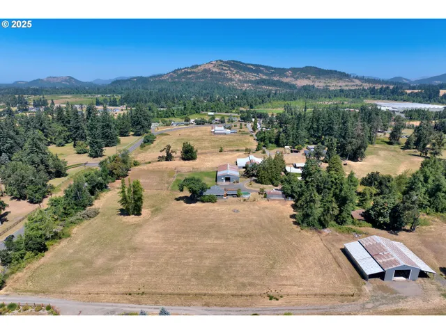 $899,000 | 85131 Cloverdale Road, Creswell, OR 97426