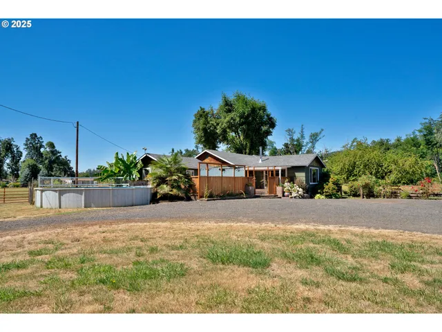 $899,000 | 85131 Cloverdale Road, Creswell, OR 97426