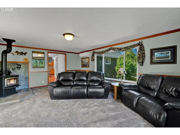 $894,000 | 85131 Cloverdale Road, Creswell, OR 97426