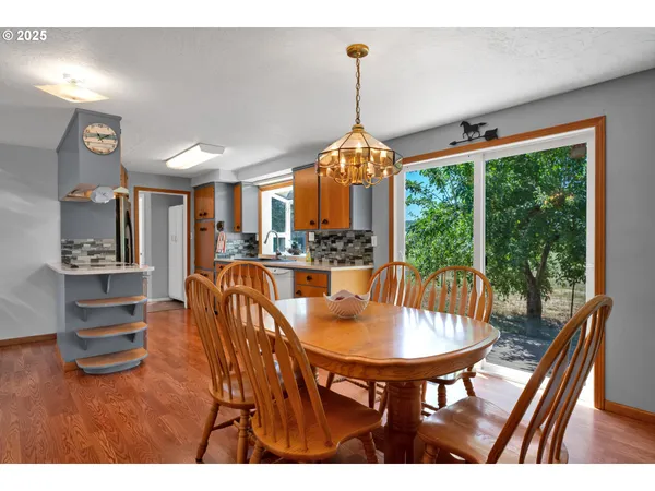 $894,000 | 85131 Cloverdale Road, Creswell, OR 97426