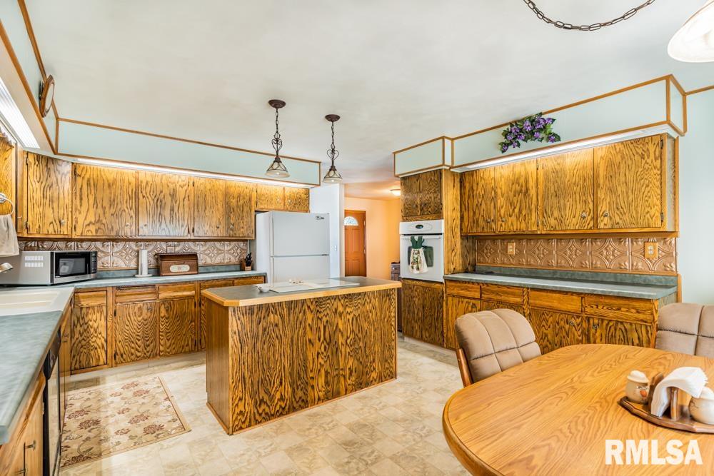 8720 East Manito Road Manito, IL 61546 - Photo 11 of 47 Gallery Image 11