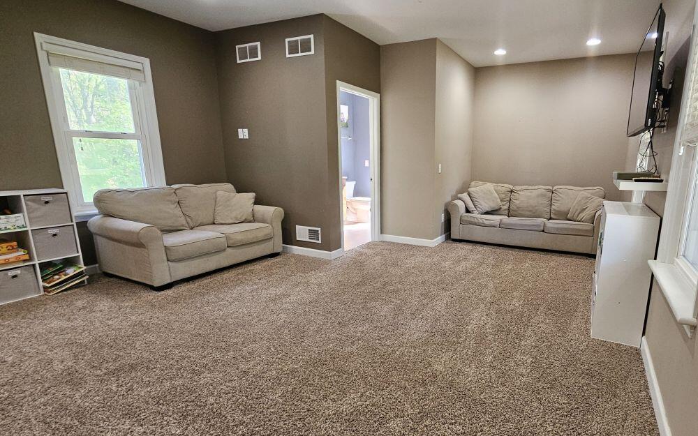 W5090 Navan Road Watertown, WI 53094 - Photo 33 of 52 Livingroom