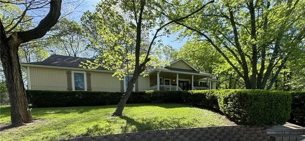 $565,000 | 715 Dickinson Road, Independence, MO 64050