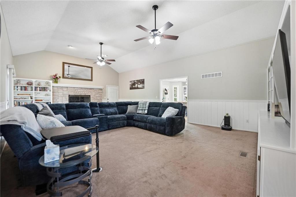 715 Dickinson Road Independence, MO 64050 - Photo 18 of 73