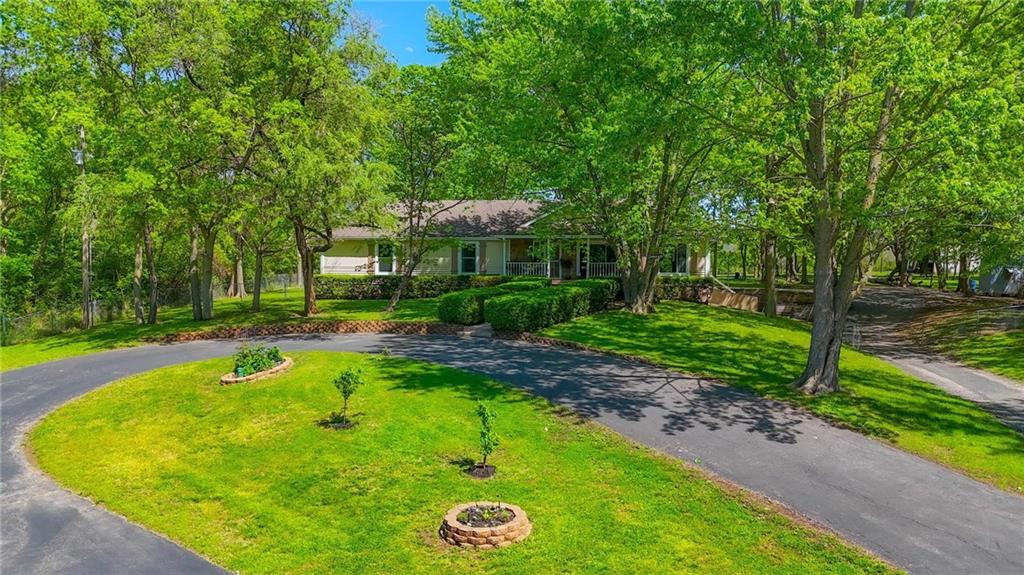 715 Dickinson Road Independence, MO 64050 - Photo 2 of 73